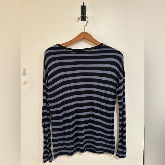 Vince Drop Shoulder Stripe Tee Long Dolman Sleeve Women’s Size Small Blue Black - Picture 7 of 7